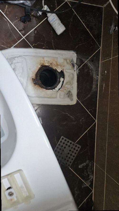 성동구 누수탐지 아래층 욕실 천장에 번진 누수 얼룩