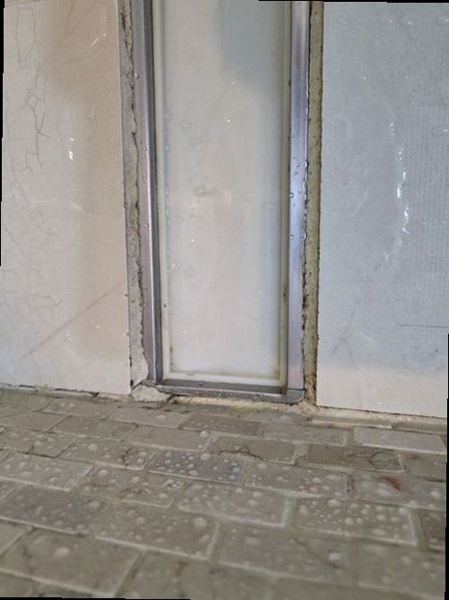 부산 중구 누수탐지 천장 얼룩과 벽면 수분 흔적을 확인하는 현장