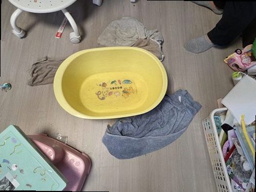 성북구 누수탐지 욕실 방수층과 배수구 주변을 점검하는 현장 모습