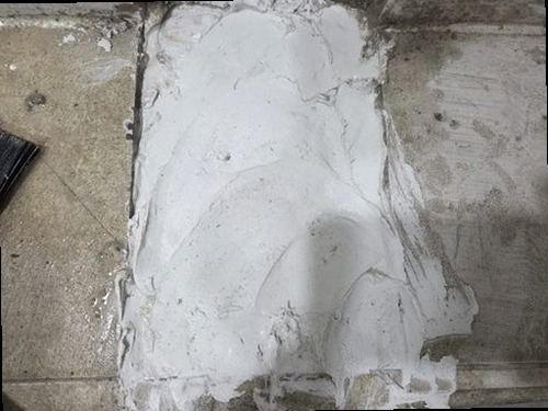 금천구 누수탐지 누수 피해가 나타난 바닥과 아래층 천장 얼룩