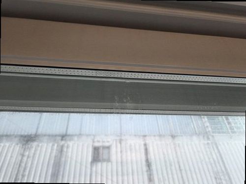 제물포구 누수탐지 누수 피해가 발생한 거실 천장과 벽면 상태