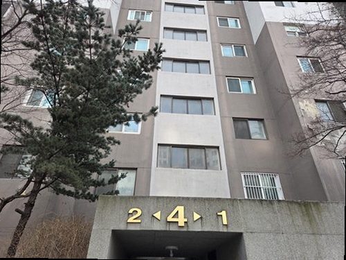 분당구 누수탐지 배관에 공압을 주입하고 압력 게이지를 확인하는 과정