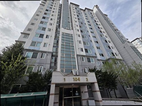 상록구 누수탐지 열화상 카메라로 바닥 배관을 확인하는 장면