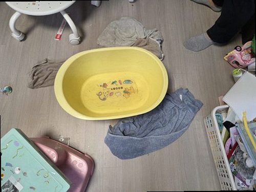 중랑구 누수탐지 수도계량기와 욕실 천장 누수 흔적 확인 모습