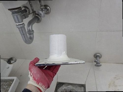 포천 누수탐지 천장 모서리의 물자국과 수분 흔적을 확인하는 현장