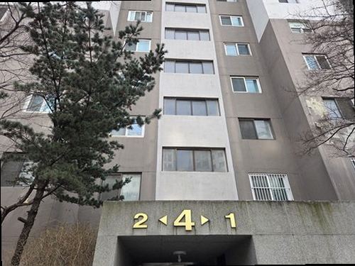 일산동구 누수탐지 수도계량기 별침과 압력 게이지를 확인하는 장면