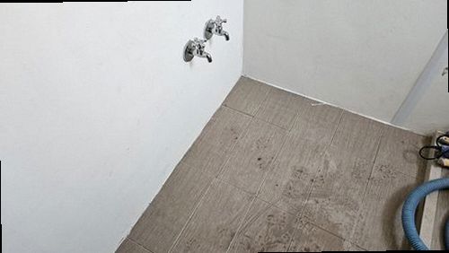 장안구 누수탐지 수도계량기 별침과 주변 배관을 확인하는 현장