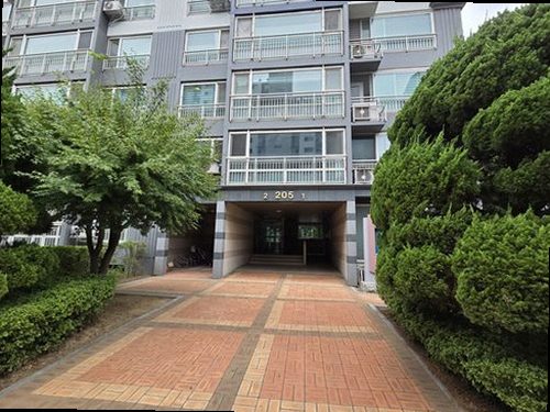 양평 누수탐지 계량기와 보일러 배관을 확인하는 누수 점검 모습