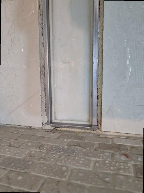 아산시 누수탐지 수도계량기 별침과 누수 흔적을 비교하는 점검 모습