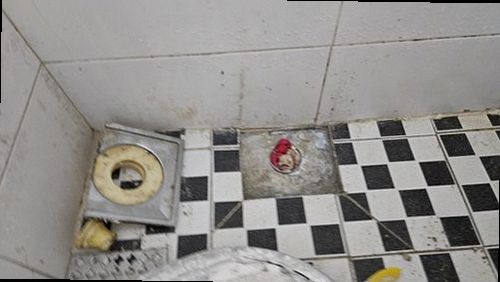 팔달구 누수탐지 누수 보수 후 건조 상태와 마감 복구 여부를 확인하는 모습
