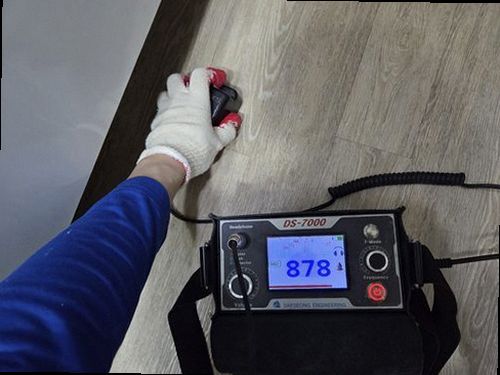 팔달구 누수탐지 수도계량기 별침과 잠금 밸브를 확인하는 모습