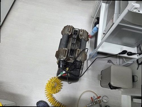 팔달구 누수탐지 벽면에 번진 누수 흔적과 천장 얼룩을 확인하는 현장