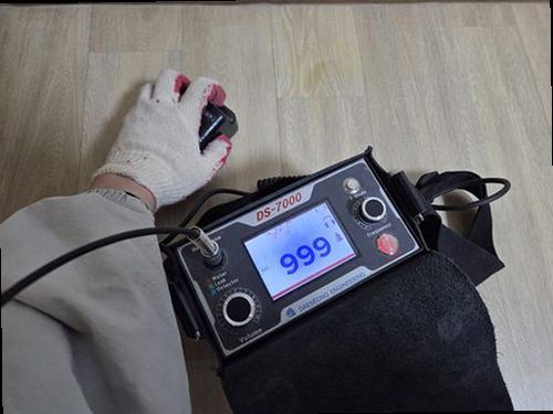 서해구·검단구 누수탐지 누수로 변색된 천장과 벽지 상태를 확인하는 현장