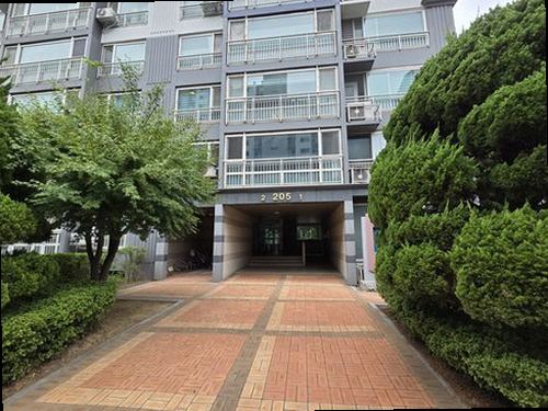 서해구·검단구 누수탐지 수도계량기 별침과 보일러 압력계를 확인하는 모습