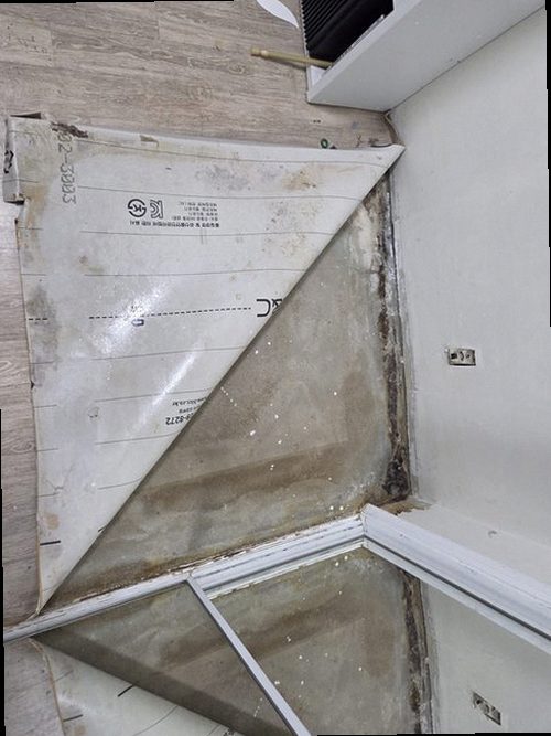 미추홀구 누수탐지 창틀 하부와 벽체의 수분 상태를 측정하는 누수 점검