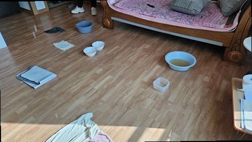 처인구 누수탐지 욕실 바닥과 천장 누수 흔적을 확인하는 현장 점검