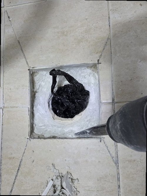 대전 중구 누수탐지 욕실 천장 누수 흔적과 습기 피해를 확인하는 현장