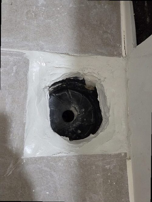 중원구 누수탐지 수도계량기 별침과 누수 점검 과정을 확인하는 모습