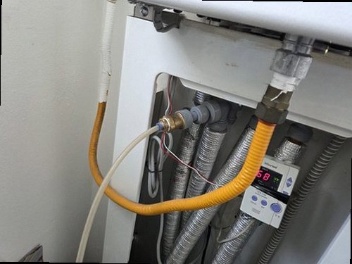 덕양구 누수탐지 안방 천장에 나타난 누수 흔적과 수분 측정 현장
