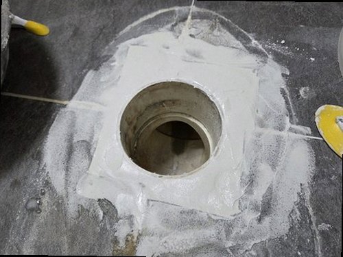 덕양구 누수탐지 욕실 바닥과 아래층 천장 누수 흔적을 확인하는 현장