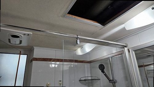 구로구 누수탐지 수도계량기와 배관 압력 검사를 진행하는 모습
