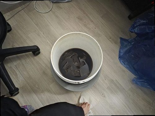 청주시 흥덕구 누수탐지 누수 배관 연결 부위와 압력 게이지 검사 모습