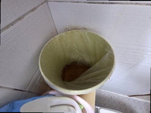 소사구 누수탐지 욕실 아래 천장에 번진 누수 얼룩과 점검 현장