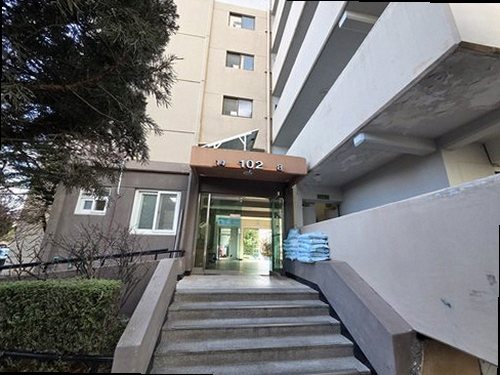 소사구 누수탐지 수도계량기 별침과 배관 압력을 점검하는 모습