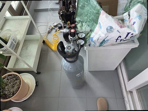 원미구 누수탐지 천장 물자국과 누수 점검 위치를 확인하는 모습