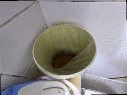 원미구 누수탐지 누수 보수 후 배관 압력과 주변 건조 상태를 확인하는 모습