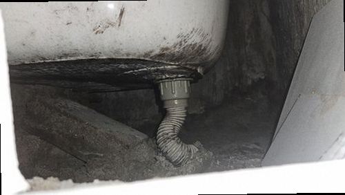 부평구 누수탐지 싱크대 하부장과 벽지의 누수 흔적을 확인하는 현장
