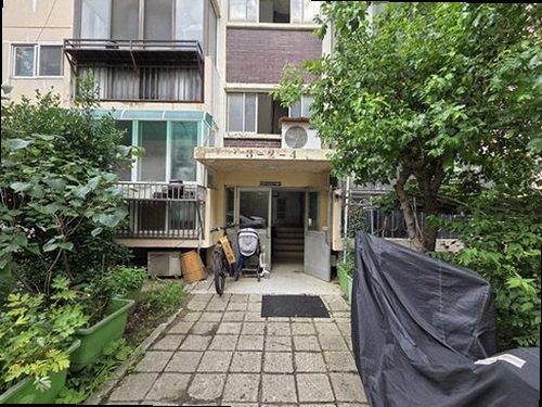 남양주 누수탐지 계량기와 공압 장비를 이용해 배관 상태를 점검하는 과정