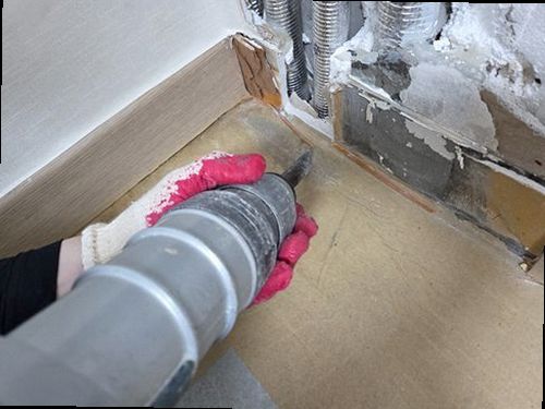 단원구 누수탐지 벽면 누수 흔적과 수분 측정기를 확인하는 현장