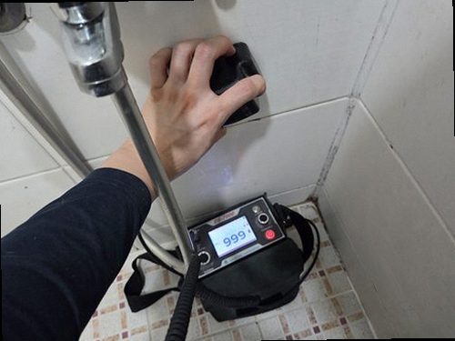 종로구 누수탐지 수도계량기와 압력 게이지를 이용해 배관 상태를 확인하는 과정