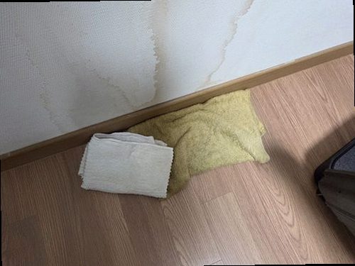 종로구 누수탐지 배관 위치를 확인한 뒤 손상된 연결부를 보수하는 현장