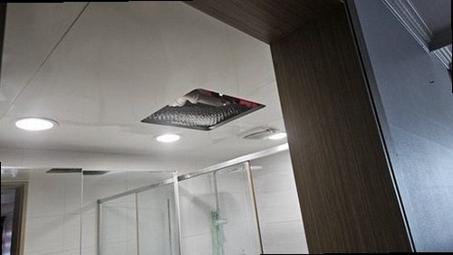 만세구 누수탐지 화장실 바닥과 배수구 주변의 누수 흔적을 확인하는 현장