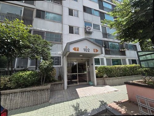 만세구 누수탐지 아래층 천장에 나타난 누수 흔적과 벽면 물자국
