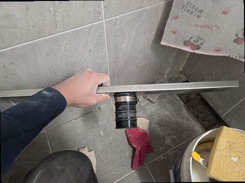 천안시 동남구 누수탐지 천장 누수 흔적과 수도계량기 확인 모습