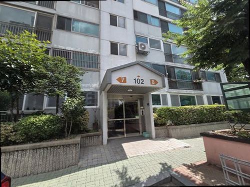 천안시 동남구 누수탐지 수도 배관 압력 검사와 가스탐지 장비를 사용하는 누수 점검 모습