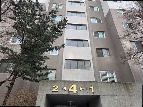 파주 누수탐지 거실 천장 누수 흔적과 주변 보양 상태