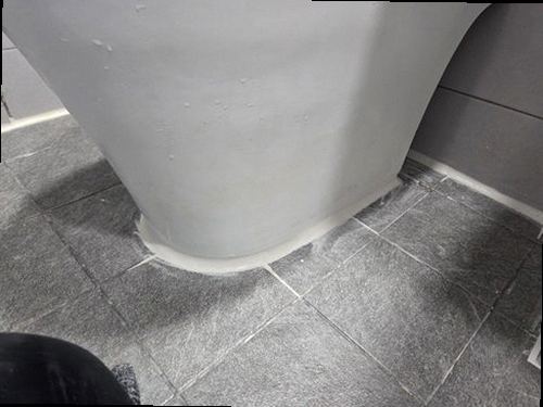 부천 누수탐지 천장 물자국과 벽면 수분 상태를 확인하는 현장